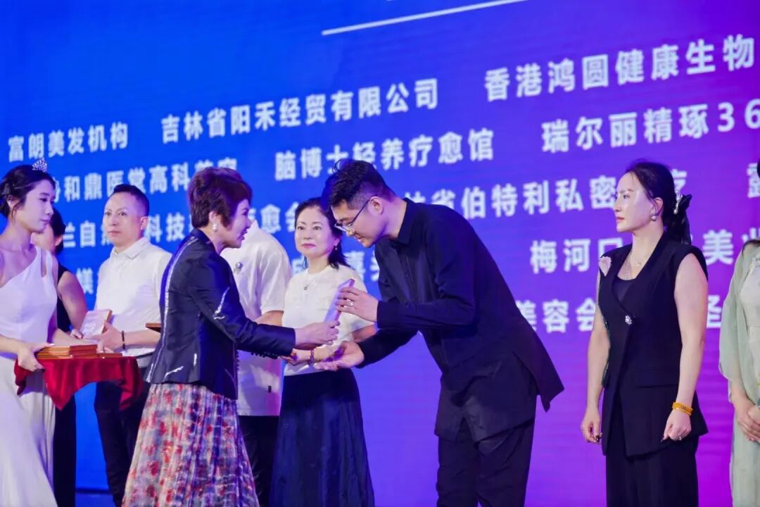 协会简报标题大全_8月工会工作简报_